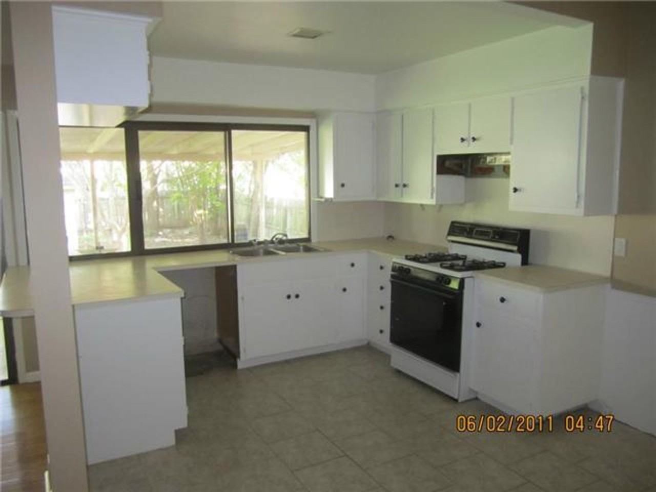 9409 Mountain Quail Rd - Photo 3 of 12
