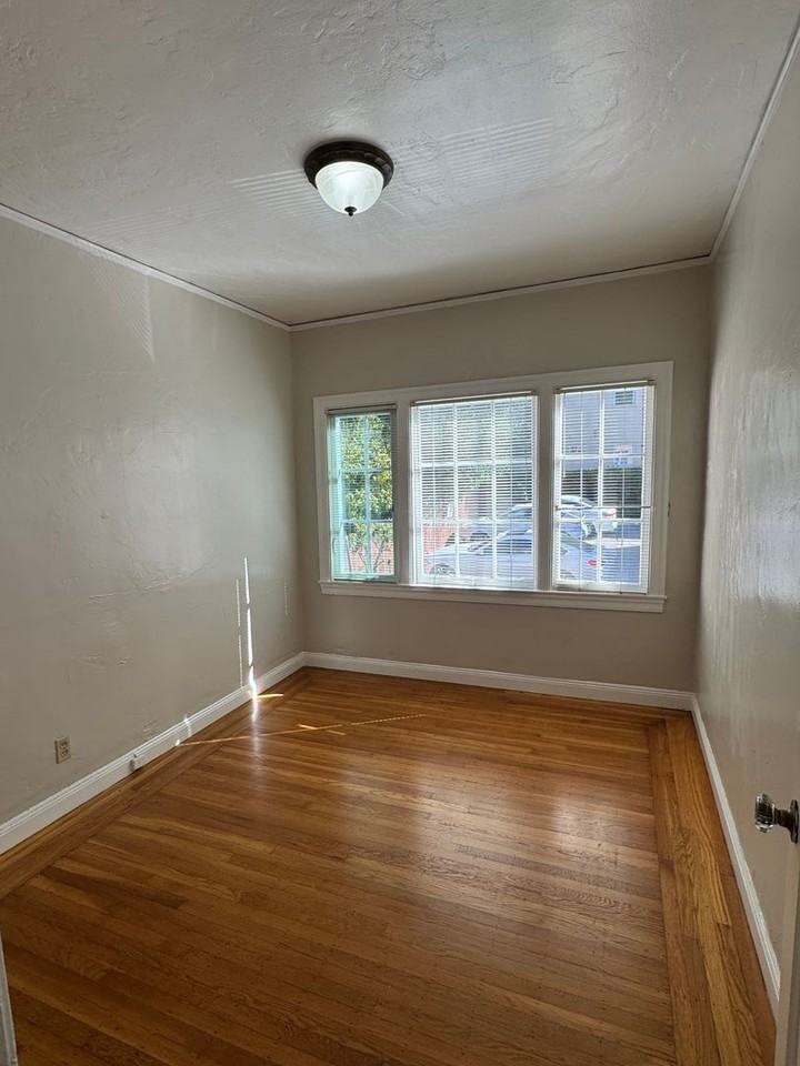 1681 Scenic Ave - Photo 7 of 13