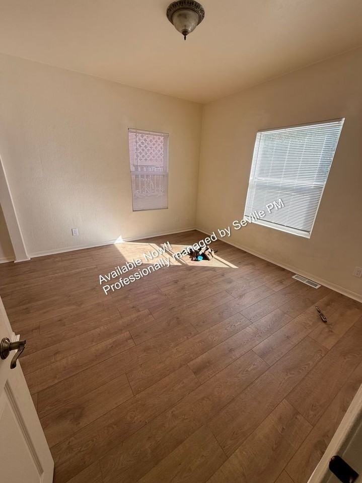 619 22nd St - Photo 2 of 8