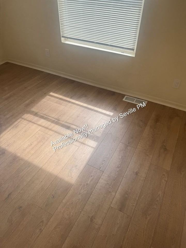 619 22nd St - Photo 3 of 8