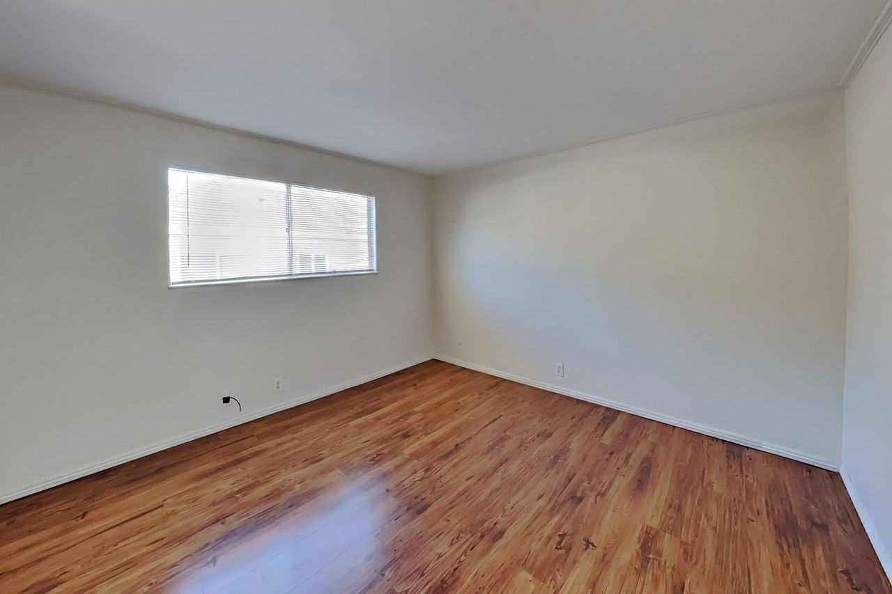 1596 Sunnyvale Ave - Photo 3 of 12