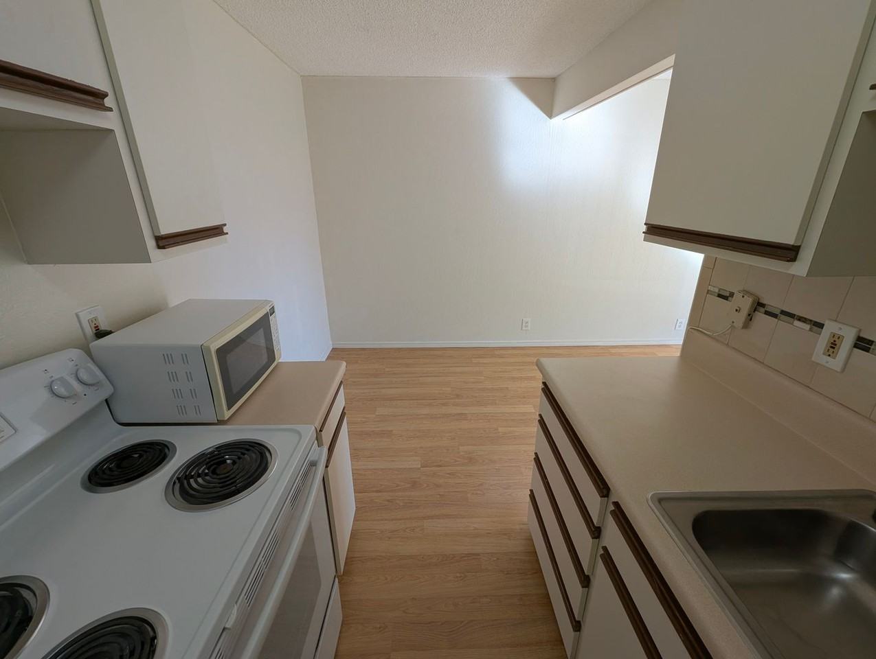 1596 Sunnyvale Ave - Photo 5 of 12