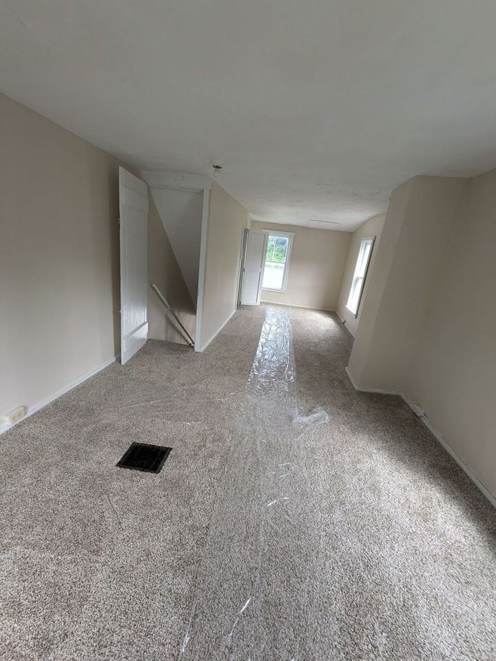 142 W Main St #D - Photo 4 of 7