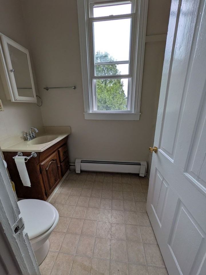 142 W Main St #D - Photo 5 of 7