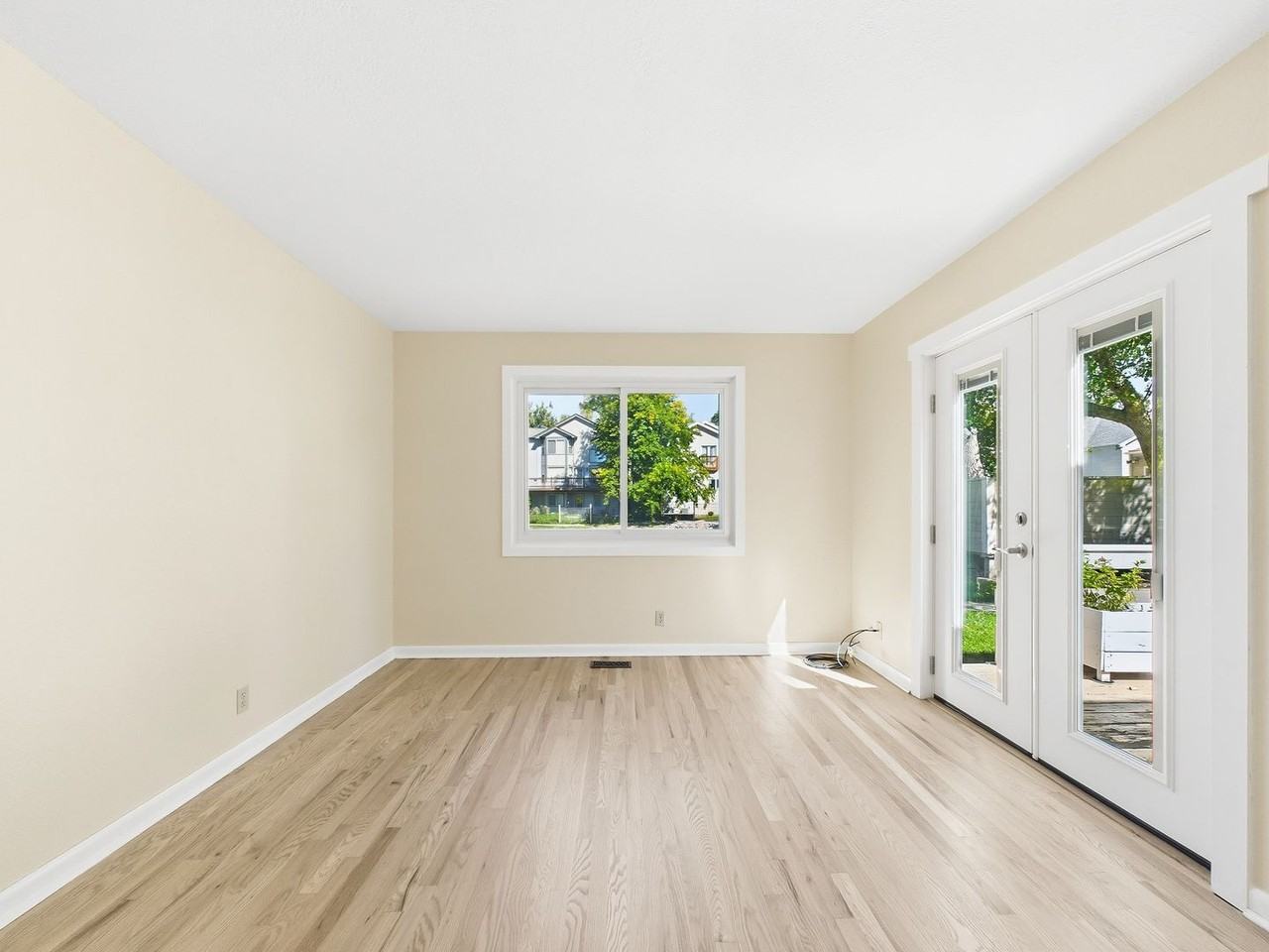 2284 S Yosemite Cir - Photo 3 of 40