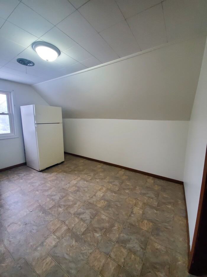 210 Euclid Ave - Photo 4 of 13