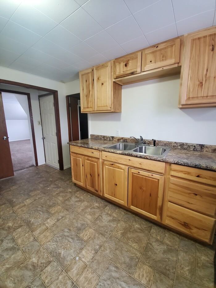 210 Euclid Ave - Photo 5 of 13