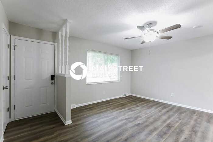 1904 N Plymouth Rd - Photo 3 of 17