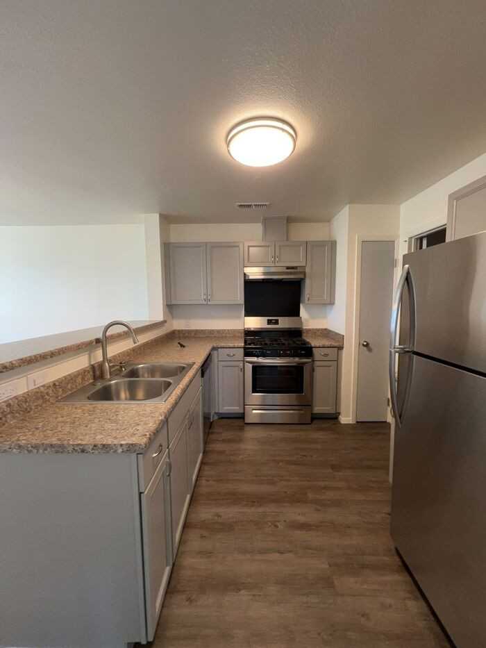 279 Dunn Ct - Photo 4 of 8