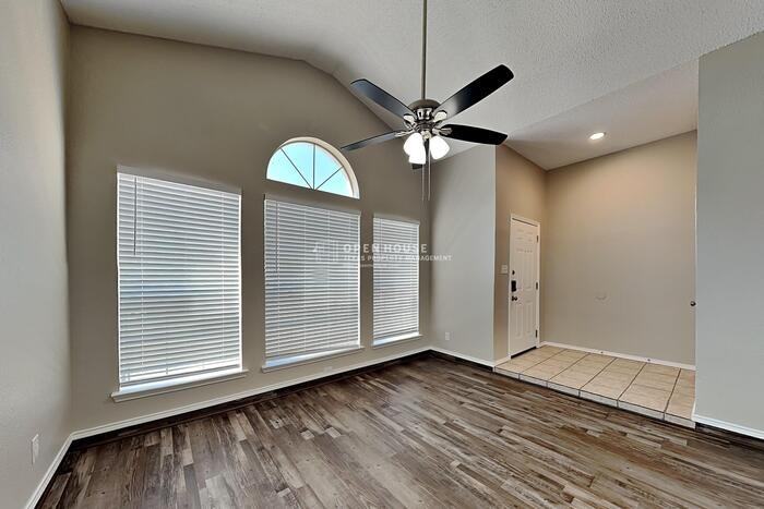 7904 Gardengate Ln - Photo 4 of 20