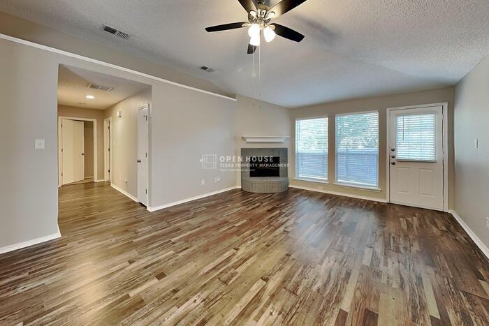 7904 Gardengate Ln - Photo 5 of 20