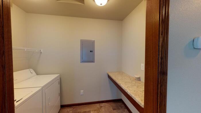 604 1st St Nw #2 - Photo 4 of 24