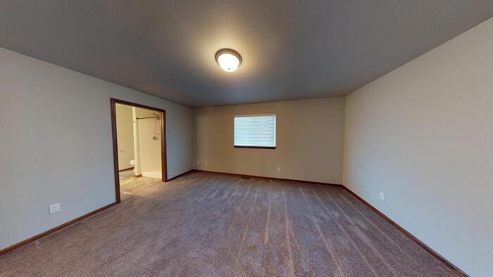 604 1st St Nw #2 - Photo 5 of 24