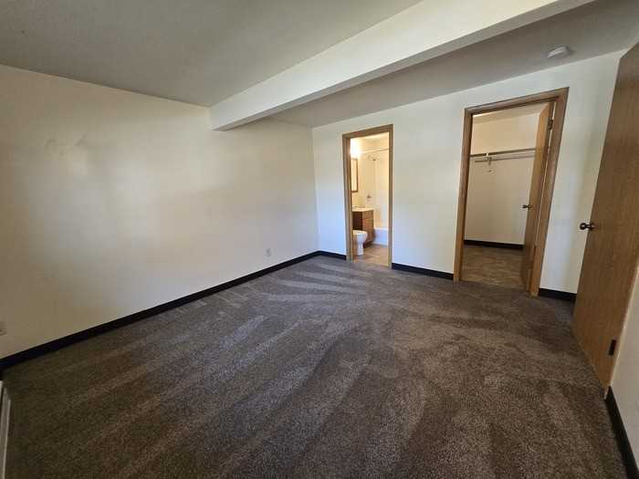 1115 18th Ave S #14 - Photo 6 of 9