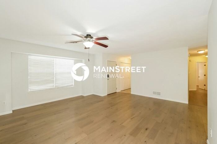 1003 Stone Brook Ln - Photo 6 of 17
