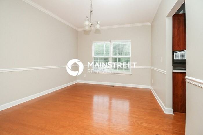 1121 Matheus Dr - Photo 4 of 17