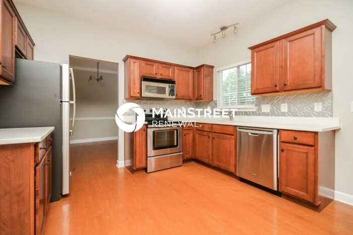 1121 Matheus Dr - Photo 5 of 17