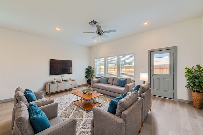 33114 Oak Heights Pl - Photo 4 of 18