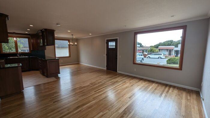 1307 Lawton Ave - Photo 3 of 22