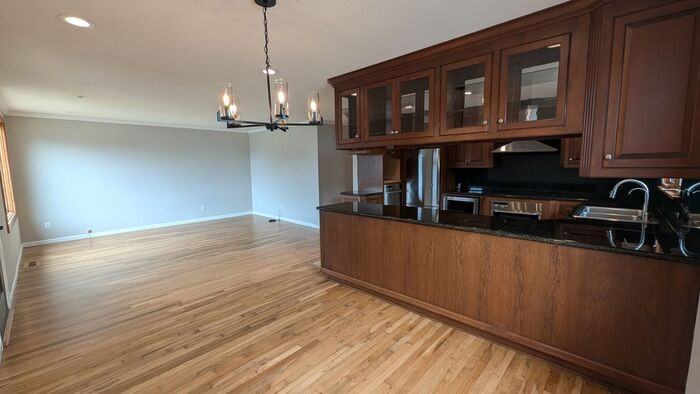 1307 Lawton Ave - Photo 4 of 22