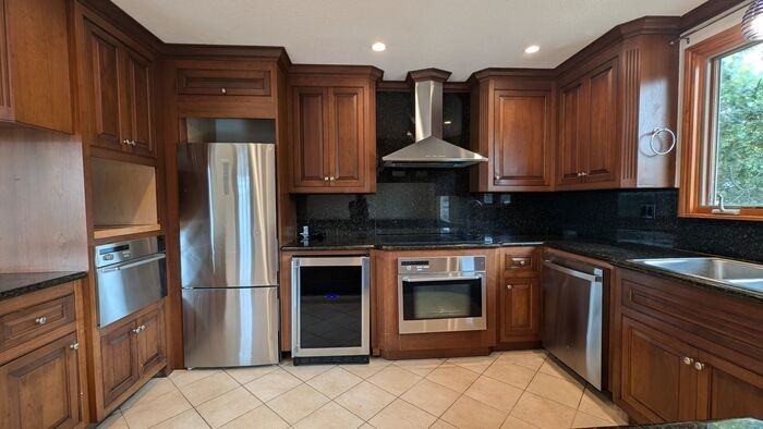 1307 Lawton Ave - Photo 5 of 22