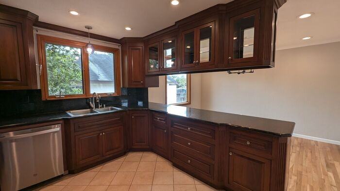 1307 Lawton Ave - Photo 6 of 22