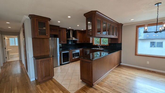 1307 Lawton Ave - Photo 7 of 22