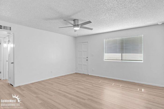 2209 W Belmont Ave - Photo 3 of 16