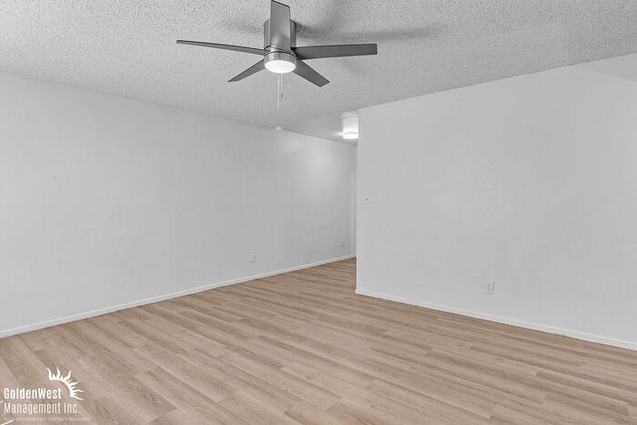 2209 W Belmont Ave - Photo 4 of 16