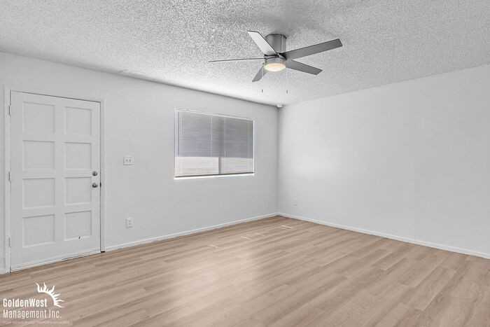 2209 W Belmont Ave - Photo 5 of 16
