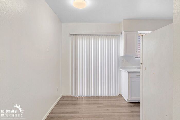 2209 W Belmont Ave - Photo 7 of 16