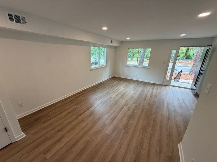 704 Hawes Ct - Photo 2 of 15