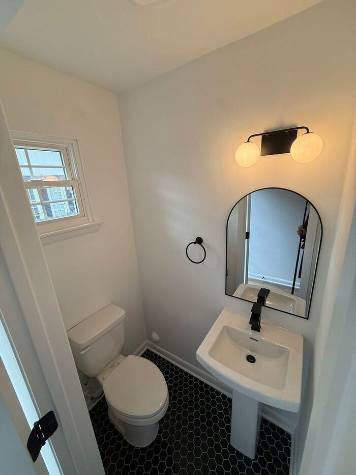 704 Hawes Ct - Photo 5 of 15