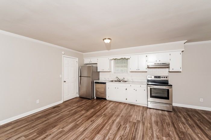 204 Ashley Dr - Photo 4 of 11