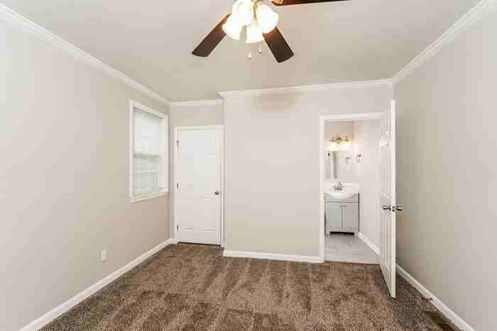 204 Ashley Dr - Photo 5 of 11
