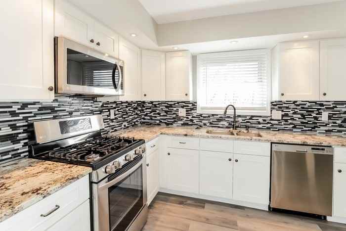 4925 Nw Fisk - Photo 6 of 13