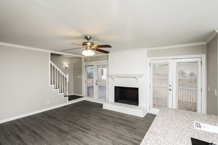 423 Friarsgate Blvd - Photo 4 of 12