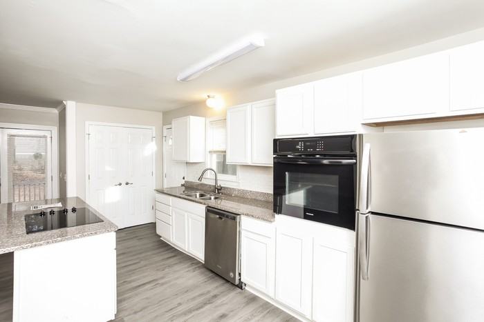 423 Friarsgate Blvd - Photo 6 of 12