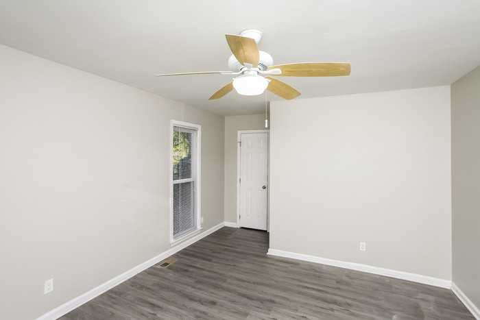 423 Friarsgate Blvd - Photo 7 of 12
