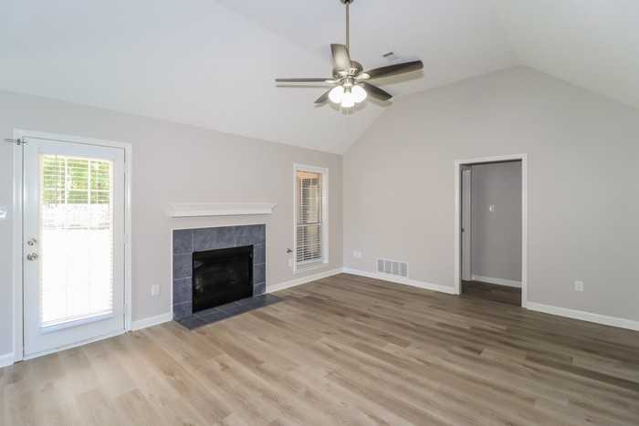 190 Winding Creek Dr - Photo 4 of 15