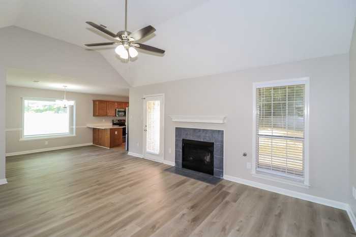 190 Winding Creek Dr - Photo 5 of 15
