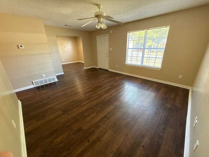 2587 Faxon Ave - Photo 4 of 7