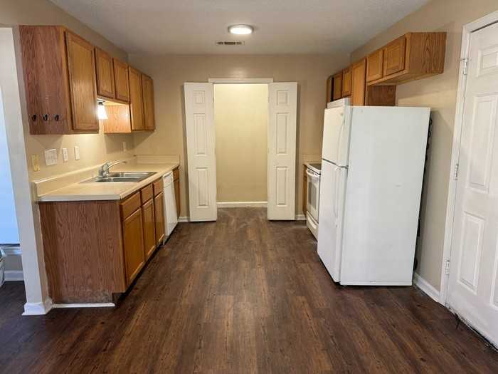 2587 Faxon Ave - Photo 5 of 7