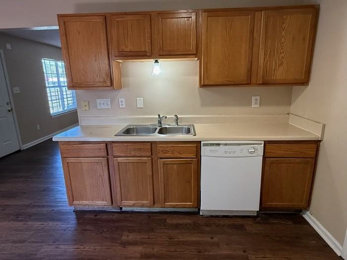2587 Faxon Ave - Photo 6 of 7