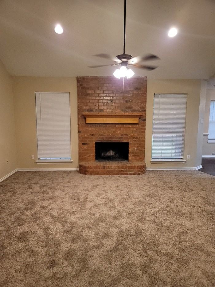 512 Bowie St - Photo 3 of 18