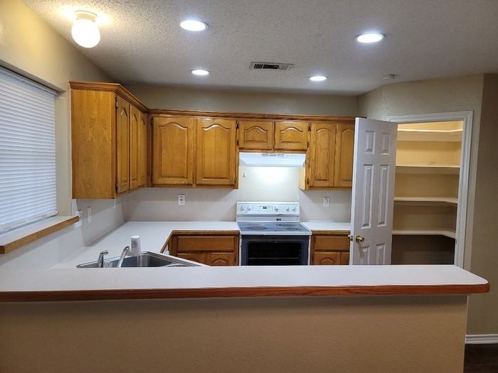512 Bowie St - Photo 4 of 18