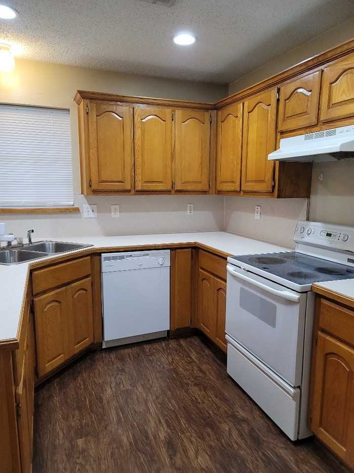 512 Bowie St - Photo 6 of 18