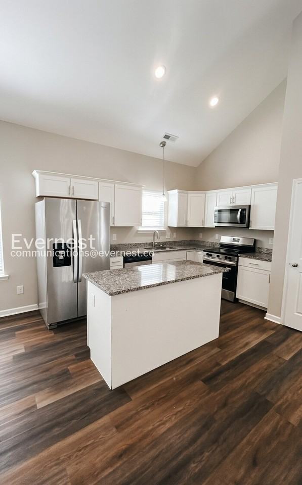 1629 Radcliff St - Photo 4 of 17