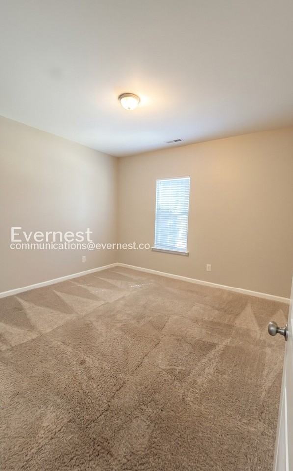 1629 Radcliff St - Photo 7 of 17