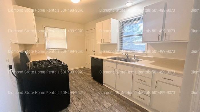 609 Hill St - Photo 4 of 14